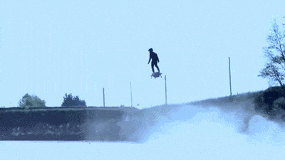 在光速進(jìn)步中的科技水平進(jìn)行對傳統(tǒng)理念的顛覆革命下，碳纖維將會像“老前輩”鋼鐵一樣得到廣泛的應(yīng)用，走入千千萬萬平民百姓的家