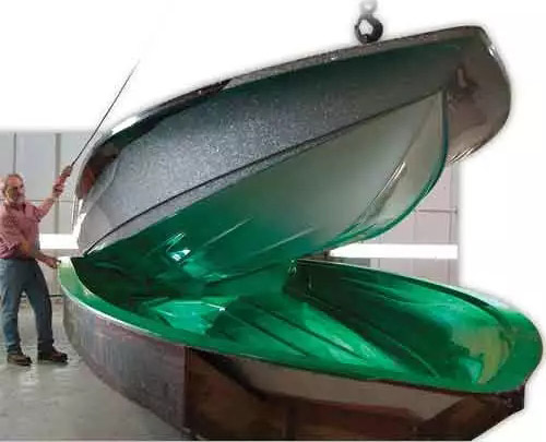 模具是玻璃鋼生產(chǎn)企業(yè)的印鈔機，脫模產(chǎn)品直接影響模具的使用壽命。