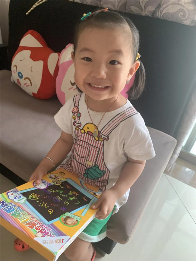 博二代收到了廣東博皓兒童節(jié)禮物，開心