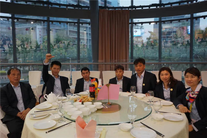 博皓家人們歡聚一堂，把酒言歡，開懷暢飲-4