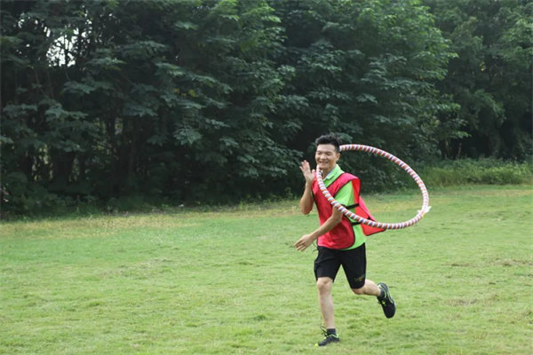 運(yùn)動(dòng)與激情碰撞，健康與快樂共享—廣東博皓第六屆運(yùn)動(dòng)會(huì)   -趣味呼啦圈競(jìng)走賽