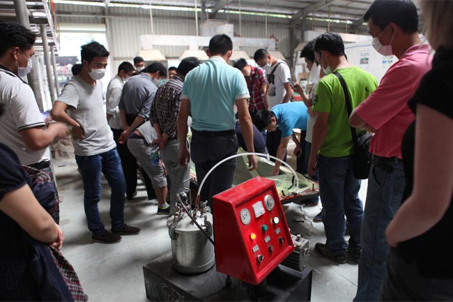 啟動設備,開始進行真空導入